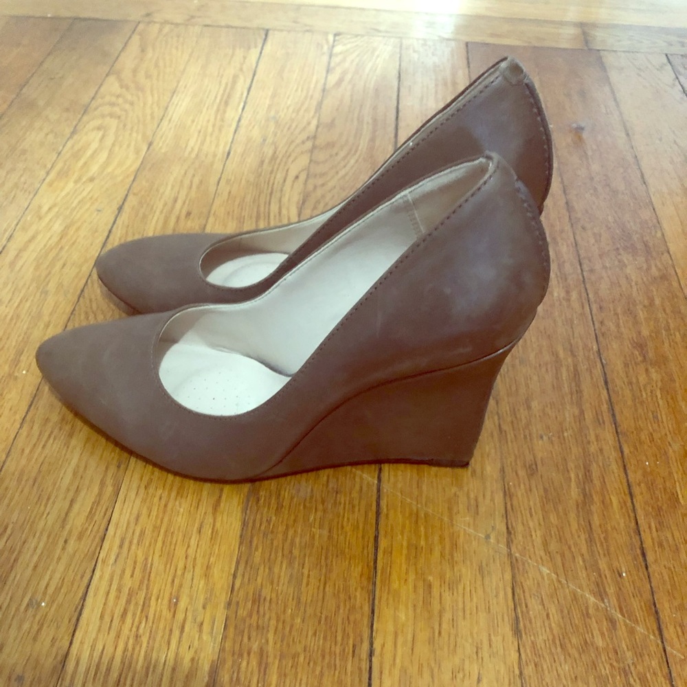 Clarks size 6 taupe wedge heels